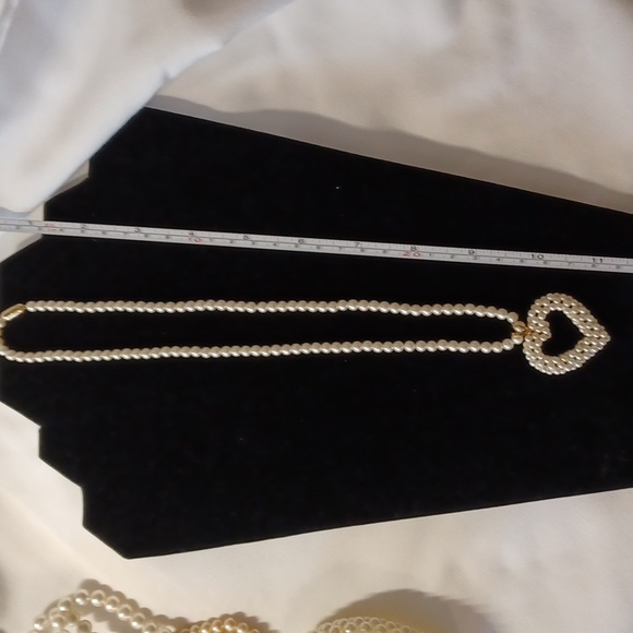 Girly Pearly Grab bag of necklaces and one bracelet - Picture 3 of 7